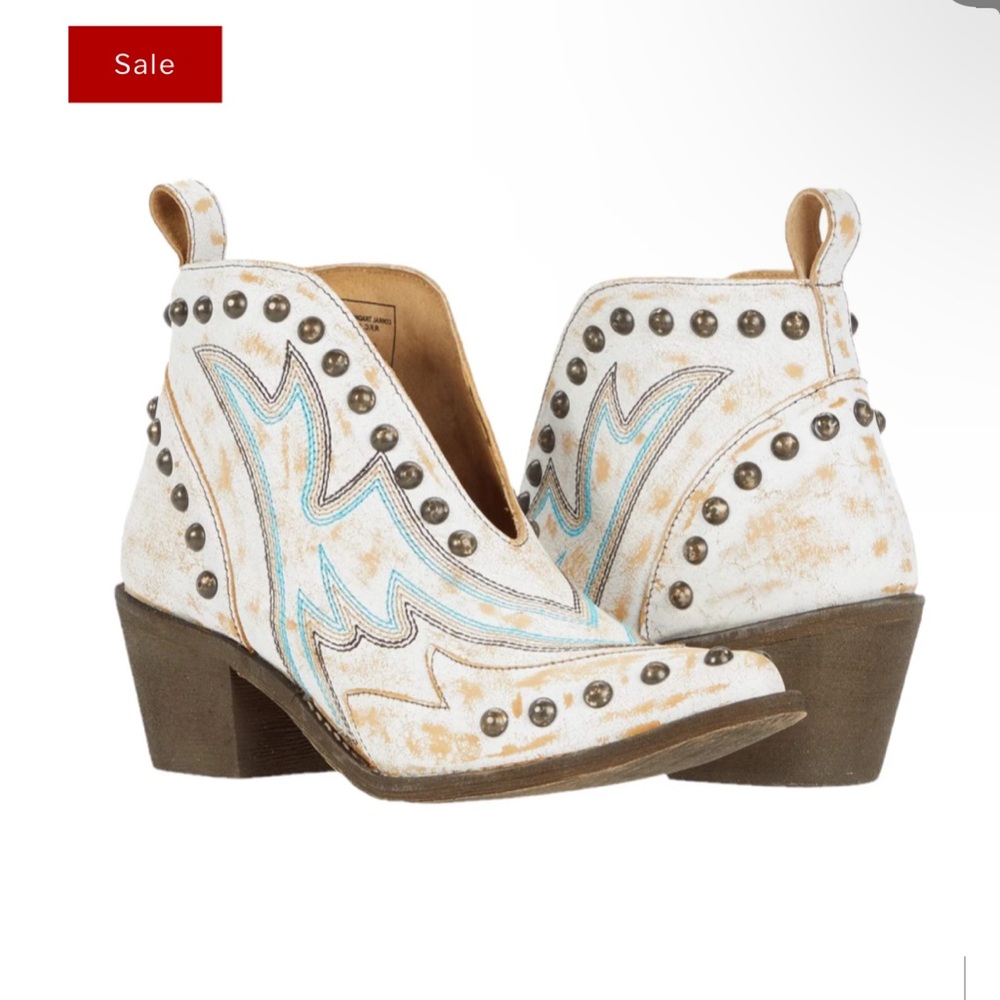 BNWOT Circle G by Corral Ladies White Studs
Booties Q0167 - Size 8.5M
